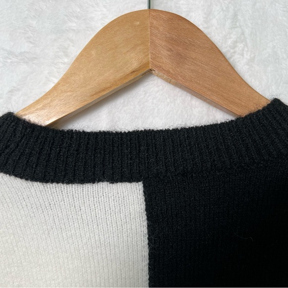 Forever 21 Black and White Pullover Sweater Women Size M - Picture 5 of 5